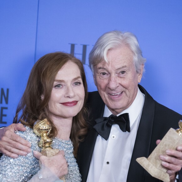 Isabelle Huppert et Paul Verhoeven (réalisateur "Elle") - Press Room lors de la 74ème cérémonie annuelle des Golden Globe Awards à Beverly Hills, Los Angeles, Californie, Etats-Unis, le 8 janvier 2017. © Olivier Borde/Bestimage