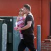Exclusif - Channing Tatum emmène sa fille Everly manger un yaourt glacé à emporter chez Menchies à Studio City, le 13 décembre 2016