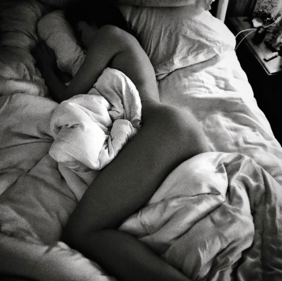 Jenna Dewan entièrement nue au lit sur une photo publiée par Channing Tatum sur Instagram le 8 janvier 2017