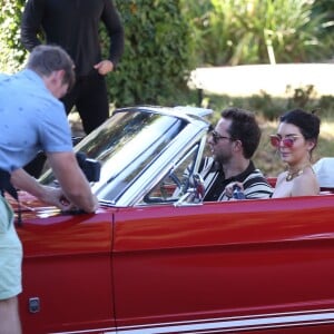 Kendall Jenner et Derek Blasberg tournent un reportage pour CNN Style. Los Angeles, le 10 novembre 2016.