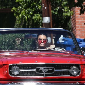 Kendall Jenner et Derek Blasberg tournent un reportage pour CNN Style. Los Angeles, le 10 novembre 2016.