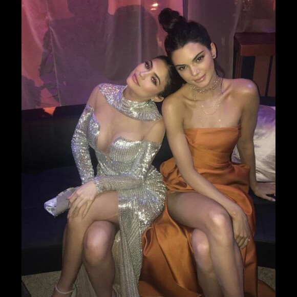 Kylie et Kendall Jenner à la soirée post-Golden Globes du groupe NBCUniversal. Los Angeles, le 8 janvier 2017.