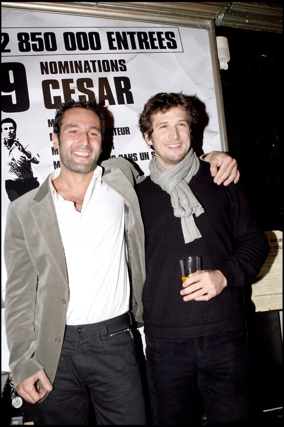 Gilles Lellouche et Guillaume Canet - Soirée aux Bains pour le film Ne le dis à personne en 2007 à Paris