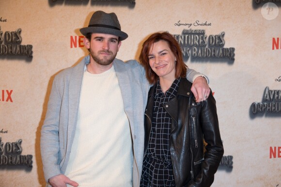 Fauve Hautot et son compagnon Jules à l'avant-première de la série Netflix "Les Désastreuses Aventures Des Orphelins Baudelaire" à Paris, le 8 janvier 2017