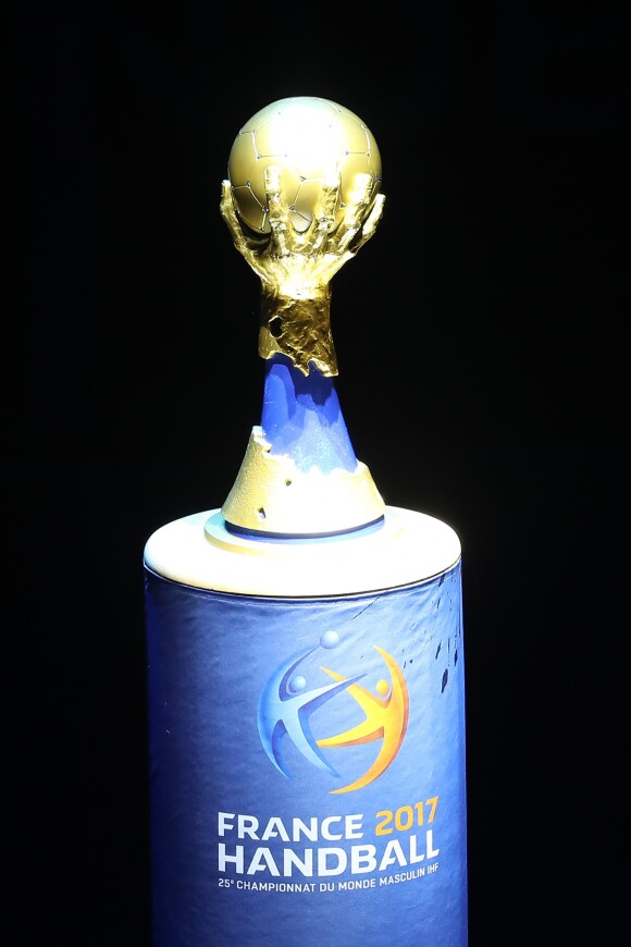 Le trophée du Mondial de handball lors du match d'ouverture du Mondial de handball 2017, France-Brésil (31-16), à l'AccorHotels Arena à Paris le 11 janvier 2017. © Cyril Moreau/Bestimage