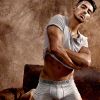 Joe Jonas figure sur la nouvelle campagne publicitaire de Guess Underwear. Photo par Yu Tsai.