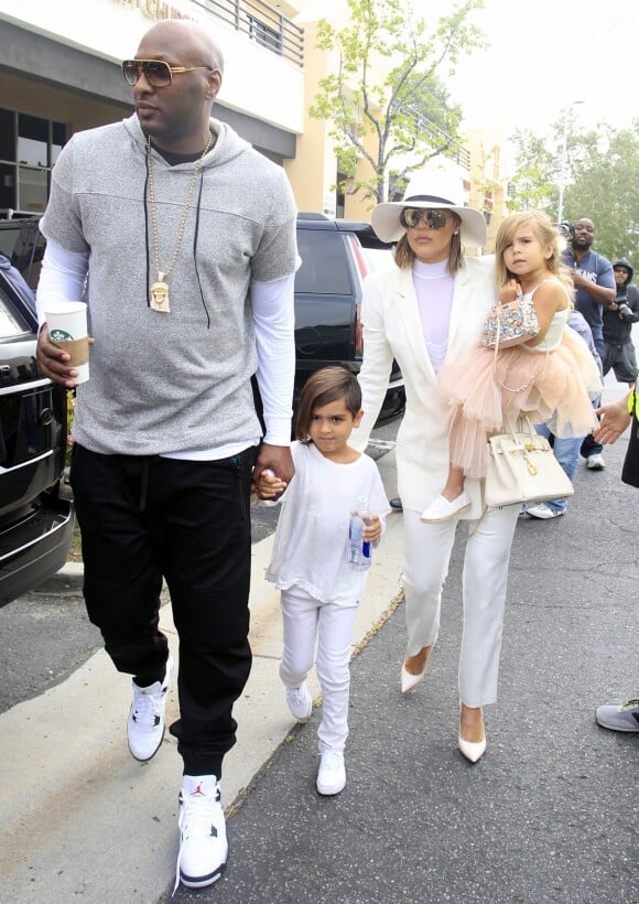 Lamar Odom et sa femme Khloé Kardashian avec ses enfants Mason Disick et Penelope Disick arrivent à l'église de Agoura Hills pour la messe de Pâques à Hagoura Hills le 27 Mars 2016. 