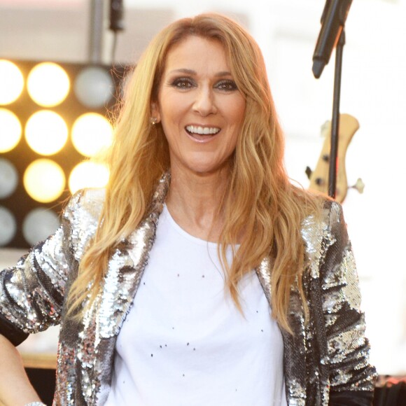 Céline Dion donne un concert lors de sa participation à l'émission "Today" de la chaîne NBC au Rockefeller Plaza à New York, le 22 juillet 2016.