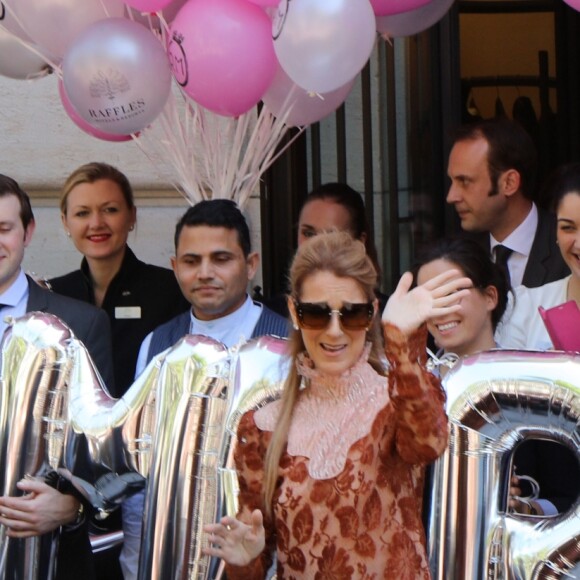 L'hôtel Royal Monceau remercie Céline Dion pour son séjour avec un énorme bouquet de ballons à Paris le 9 juillet 2016.