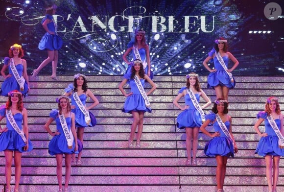 Les candidates lors de l'élection de Miss Prestige National 2017 au cabaret l'Ange Bleu à Gauriaguet près de Bordeaux le 14 janvier 2017. © Patrick Bernard / Bestimage