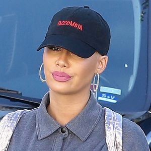 Exclusif - Amber Rose se balade dans le quartier de Tarzana à Los Angeles, Californie, Etats-Unis, le 12 décembre 2016.