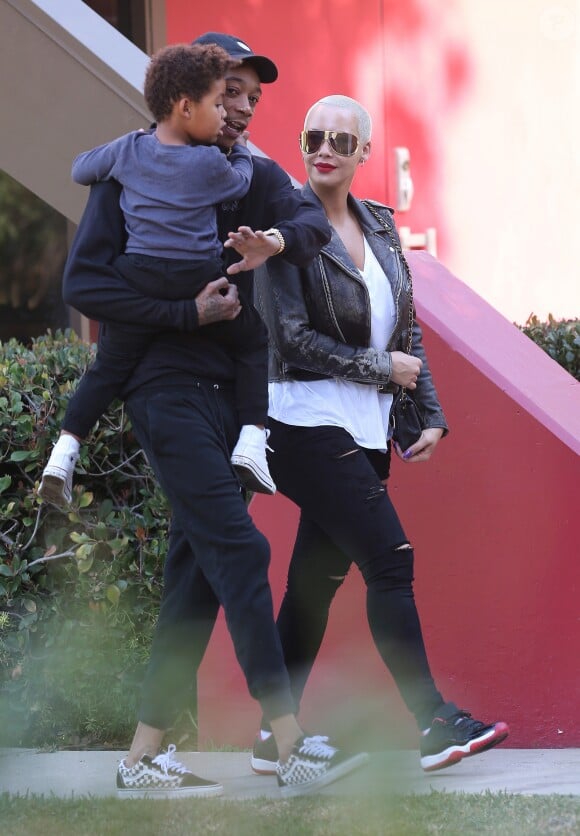 Amber Rose et son mari Wiz Khalifa emmènent leur fils Sebastian à une fête de Thanksgiving à Studio City, le 23 novembre 2016