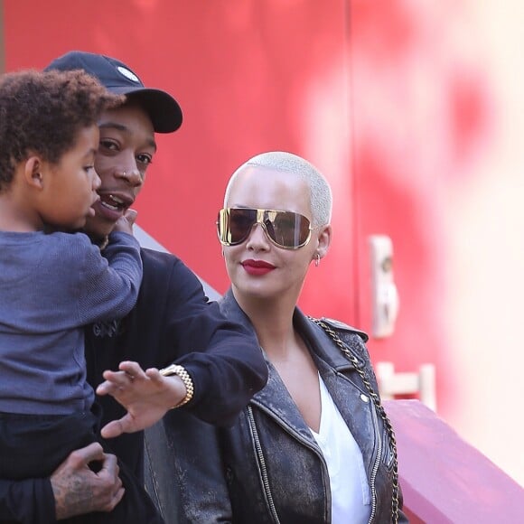 Amber Rose et son mari Wiz Khalifa emmènent leur fils Sebastian à une fête de Thanksgiving à Studio City, le 23 novembre 2016
