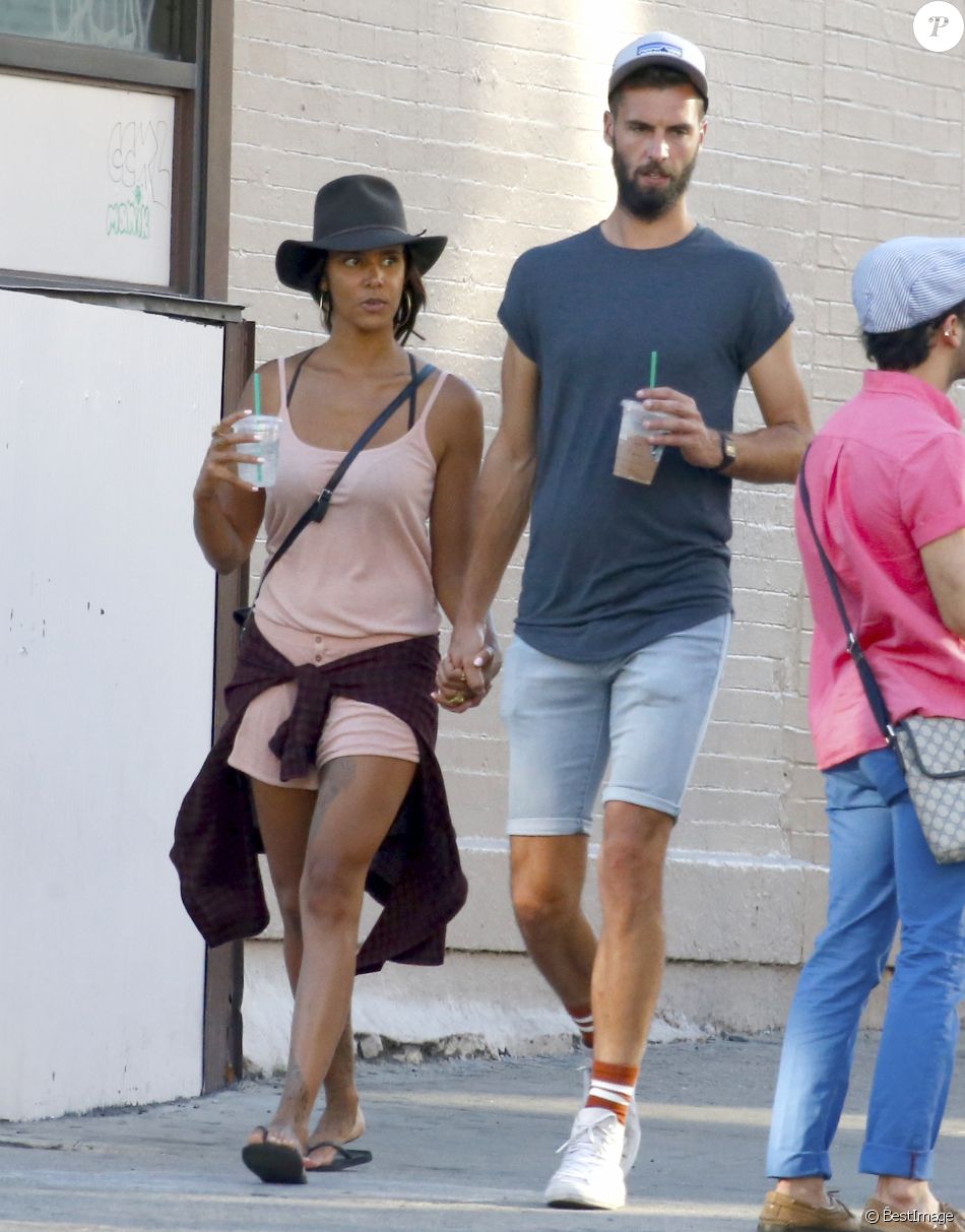 Benoît Paire et Shy'm se promènent dans les rues de ...