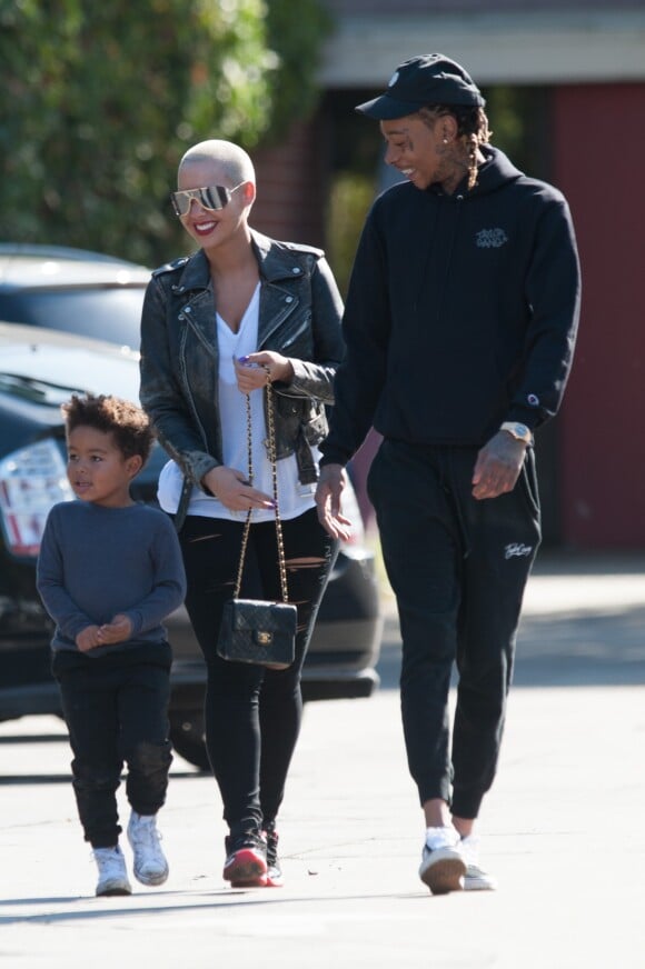 Amber Rose avec Wiz Khalifa et leur fils Sebastian Taylor Thomaz à Los Angeles, le 23 novembre 2016.