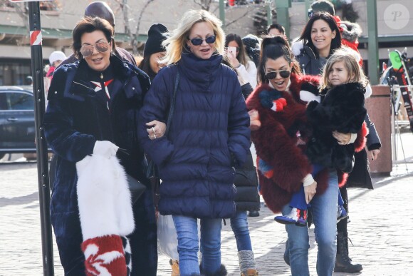 Exclusif -  Kris Jenner avec son compagnon Corey Gamble et Kourtney Kardashian avec sa fille Penelope font du shopping en compagnie de Melanie Griffith à Aspen le 30 décembre 2016