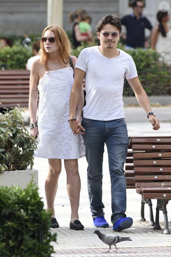 Lindsay Lohan et son compagnon Egor Tarabasov se promènent dans les rues de Madrid. Le 10 juin 2016
