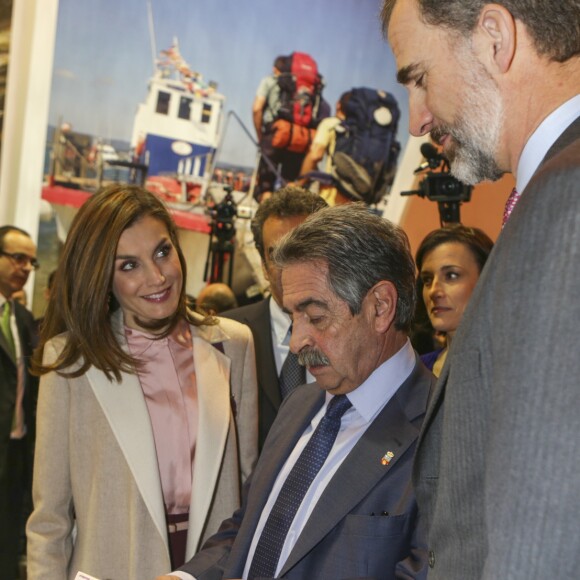 Le roi Felipe VI et la reine Letizia d'Espagne ont inauguré le 18 janvier 2017 au Parc des expositions Juan Carlos Ier la 37e édition de la FITUR, le Salon international du tourisme de Madrid.