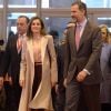 Le roi Felipe VI et la reine Letizia d'Espagne (chemisier et sac à main Adolfo Dominguez, bottines Üterque) ont inauguré le 18 janvier 2017 au Parc des expositions Juan Carlos Ier la 37e édition de la FITUR, le Salon international du tourisme de Madrid.