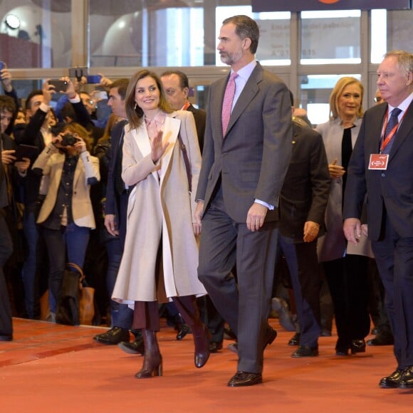 Le roi Felipe VI et la reine Letizia d'Espagne ont inauguré le 18 janvier 2017 au Parc des expositions Juan Carlos Ier la 37e édition de la FITUR, le Salon international du tourisme de Madrid.