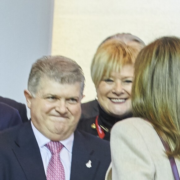 Le roi Felipe VI et la reine Letizia d'Espagne (sac à main Adolfo Dominguez, bottines Üterque) ont inauguré le 18 janvier 2017 au Parc des expositions Juan Carlos Ier la 37e édition de la FITUR, le Salon international du tourisme de Madrid.