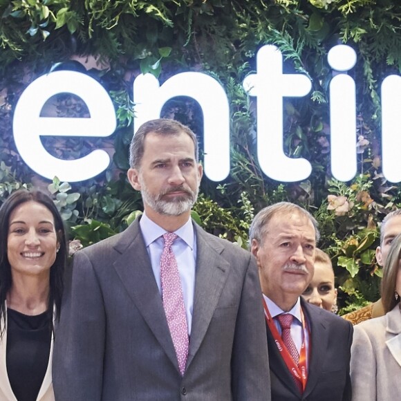 Le roi Felipe VI et la reine Letizia d'Espagne, ici sur le stand de l'Argentine, pays mis à l'honneur cette année, ont inauguré le 18 janvier 2017 au Parc des expositions Juan Carlos Ier la 37e édition de la FITUR, le Salon international du tourisme de Madrid.