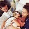 Armi Hammer, sa femme, sa fille Harper et leur bébé. Instagram, le 18 janvier 2017