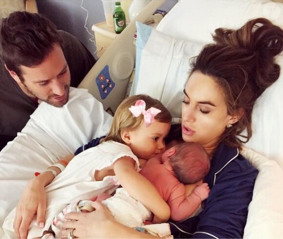 Armi Hammer, sa femme, sa fille Harper et leur bébé. Instagram, le 18 janvier 2017
