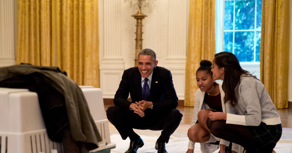 Barack Obama Et Ses Filles Malia Et Sasha à La Maison Blanche à Washington Le 26 Novembre 2014 1833