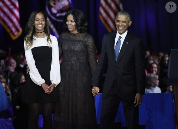 Michelle et Barack Obama avec leur fille Malia lors du discours d'adieu du président à Chicago le 10 janvier 2017