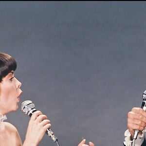 ARCHIVES - MIREILLE MATHIEU ET CLAUDE FRANCOIS EN 197722/03/1977 - 