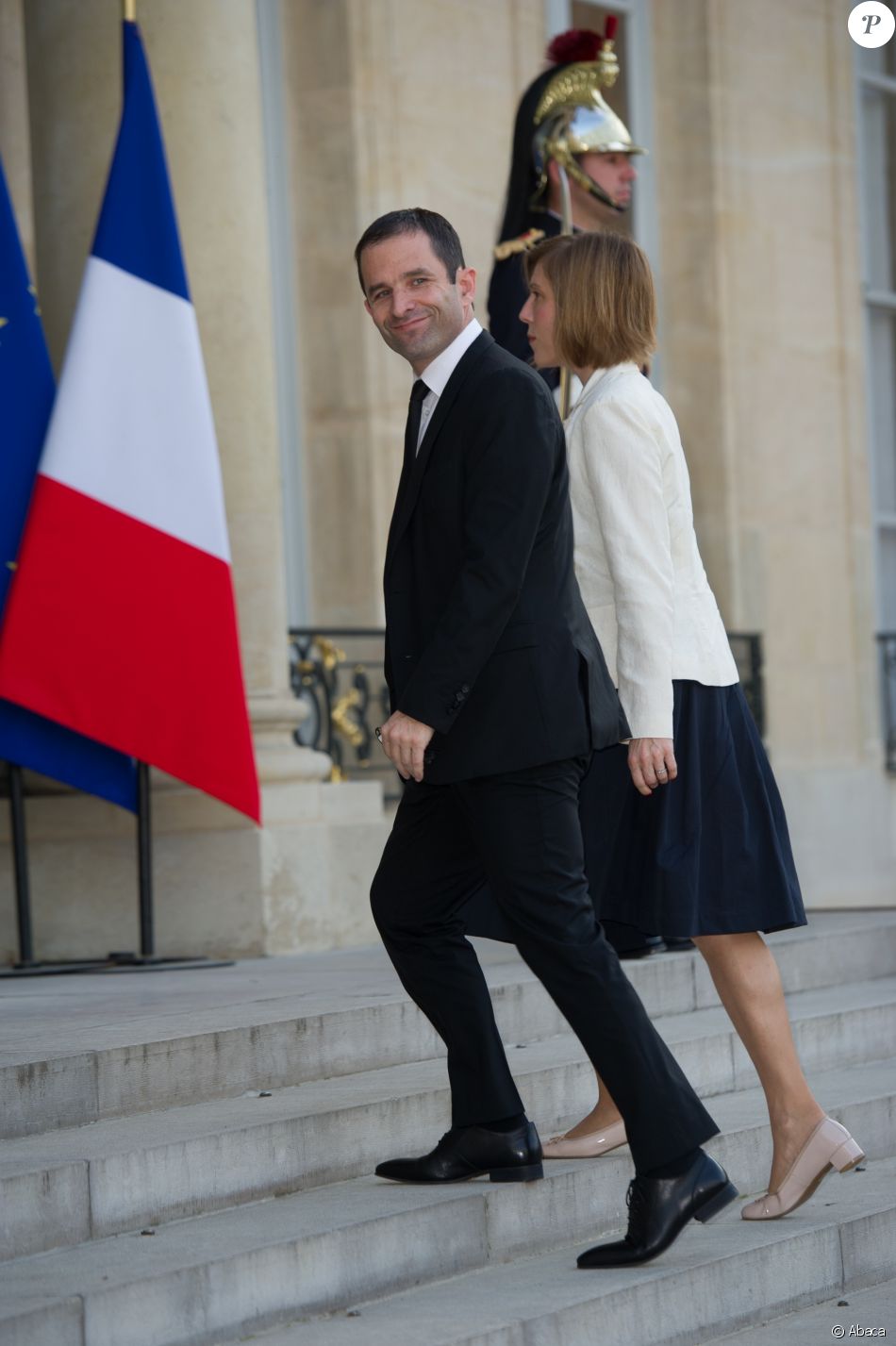 Benoît Hamon (ministre de l&#039;éducation) et sa compagne Gabrielle Guallar arrivent à l&#039;Elysée pour un dîner en l&#039;honneur du premier ministre japonais. Paris, le 5 mai 2014.