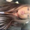 Ariana Grande pose sur Instagram.