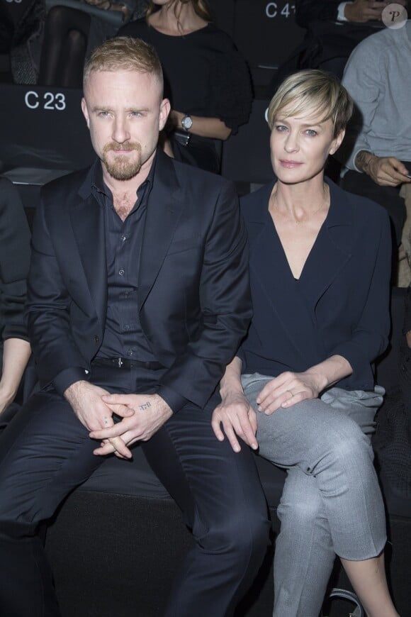 Robin Wright et son fiancé Ben Foster au défilé "Giorgio Armani Privé" Haute Couture collection Printemps-Eté 2015 lors de la Fashion Week à Paris, le 27 janvier 2015.