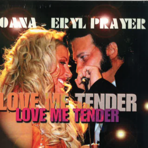 Loana et Eryl Prayer, en studio en 2014. Leur duo sur "Love Me Tender" sortira le 14 février 2017.