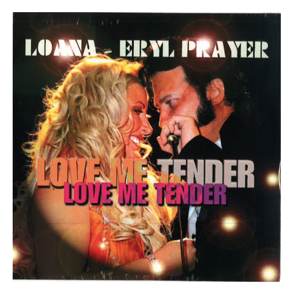 Loana et Eryl Prayer, en studio en 2014. Leur duo sur "Love Me Tender" sortira le 14 février 2017.