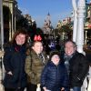 Warwick Davis, sa femme Samanta et leurs enfants Annabelle et Harrison, à Disneyland Paris pour "Star Wars : La Saison de la Force" le 21 janvier 2017