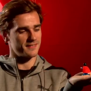 Antoine Griezmann révèle prêter sa voix à Superman dans "LEGO Batman, Le Film", sur sa page Facebook, le 25 janvier 2017.