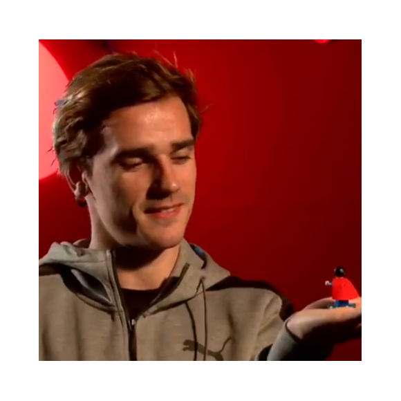 Antoine Griezmann révèle prêter sa voix à Superman dans "LEGO Batman, Le Film", sur sa page Facebook, le 25 janvier 2017.