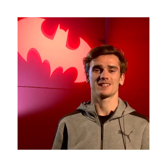 Antoine Griezmann révèle prêter sa voix à Superman dans "LEGO Batman, Le Film", sur sa page Facebook, le 25 janvier 2017.