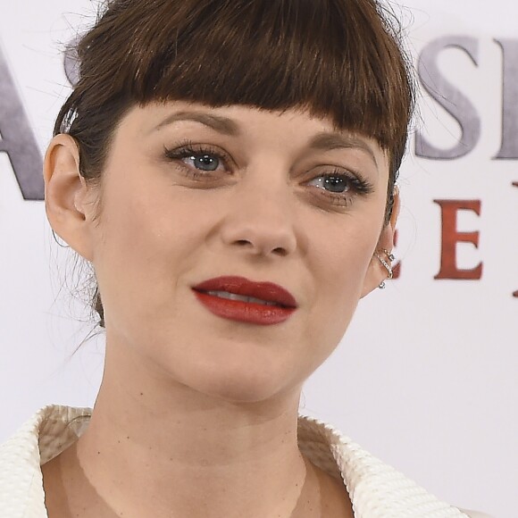 Marion Cotillard (enceinte) pendant le photocall du film ''Assassin's Creed'' à Madrid, le 7 décembre 2016.  Photocall for the movie ''Assassin's Creed'' in Madrid, on December 7, 2016.07/12/2016 - Madrid