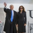 Donald Trump arrive pour son investiture avec sa femme Melania Trump à la Base Air Force Andrews, Maryland, le 19 janvier 2017.