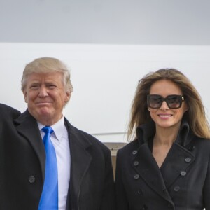 Donald Trump arrive pour son investiture avec sa femme Melania Trump à la Base Air Force Andrews, Maryland, le 19 janvier 2017.