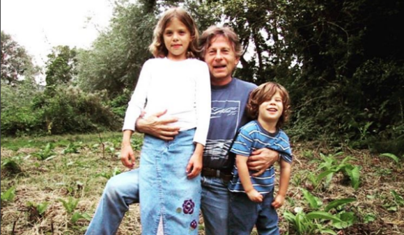 Morgane Polanski pose avec son père Roman et son petit frère Elvis