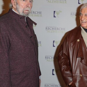 Jean-Pierre Marielle et Jean-Paul Belmondo lors du photocall du 12ème Gala de l'Association pour la Recherche sur Alzheimer à la salle Pleyel dans le 8ème arrondissement, à Paris, le 30 janvier 2017.