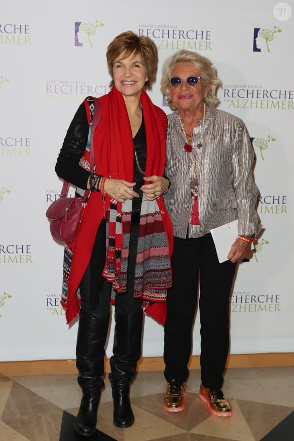 Véronique Jannot et Véronique de Villèle lors du photocall du 12ème Gala de l'Association pour la Recherche sur Alzheimer à la salle Pleyel, à Paris, le 30 janvier 2017.