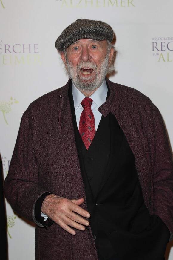 Jean-Pierre Marielle lors du photocall du 12ème Gala de l'Association pour la Recherche sur Alzheimer à la salle Pleyel, à Paris, le 30 janvier 2017.