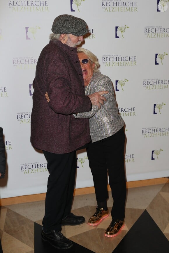 Véronique de Villèle et Jean-Pierre Marielle lors du photocall du 12ème Gala de l'Association pour la Recherche sur Alzheimer à la salle Pleyel, à Paris, le 30 janvier 2017.