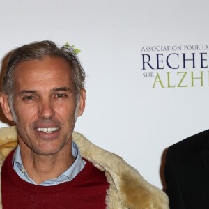 Paul Belmondo, sa femme Luana et Anthony Delon lors du photocall du 12ème Gala de l'Association pour la Recherche sur Alzheimer à la salle Pleyel, à Paris, le 30 janvier 2017.