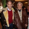 Paul Belmondo et son père Jean-Paul Belmondo lors du photocall du 12ème Gala de l'Association pour la Recherche sur Alzheimer à la salle Pleyel, à Paris, le 30 janvier 2017.